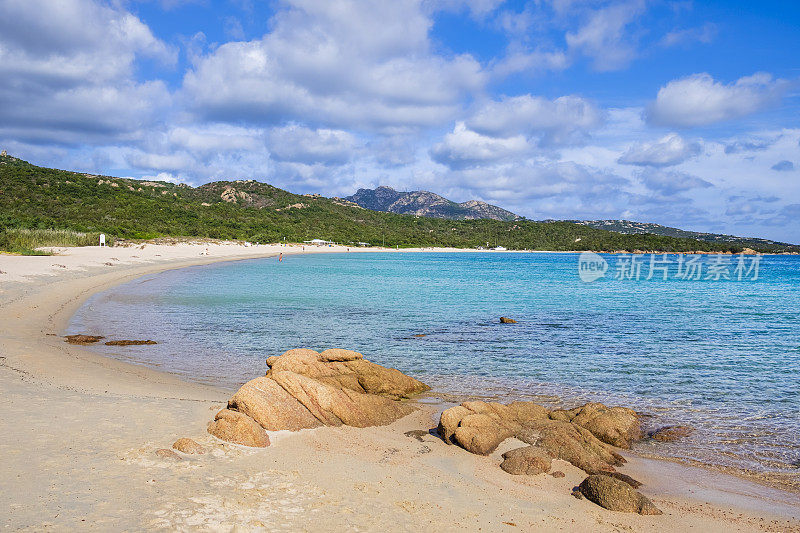 Liscia Ruja，撒丁岛最美丽的海滩之一